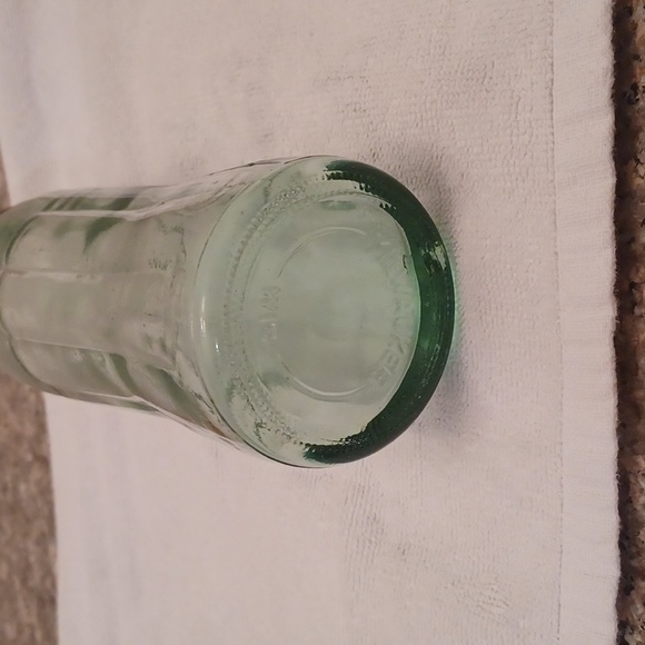 VINTAGE 1976 COCA COLA GREEN GLASS BOTTLE - Picture 2 of 3
